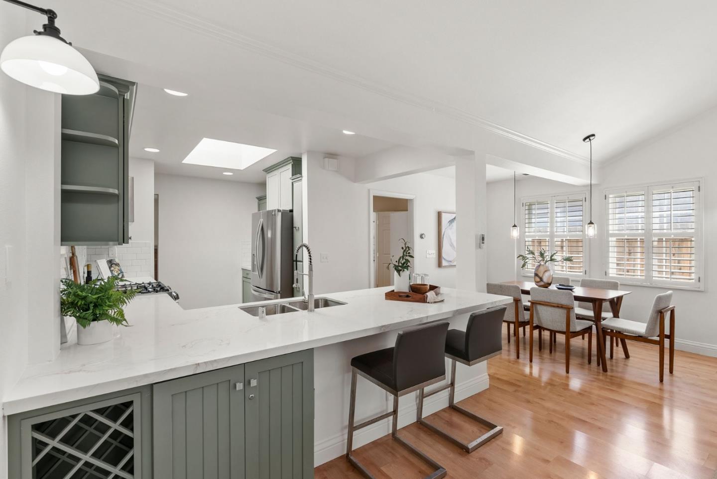 Detail Gallery Image 10 of 26 For 1048 Inverness Dr, San Carlos,  CA 94070 - 3 Beds | 2/1 Baths