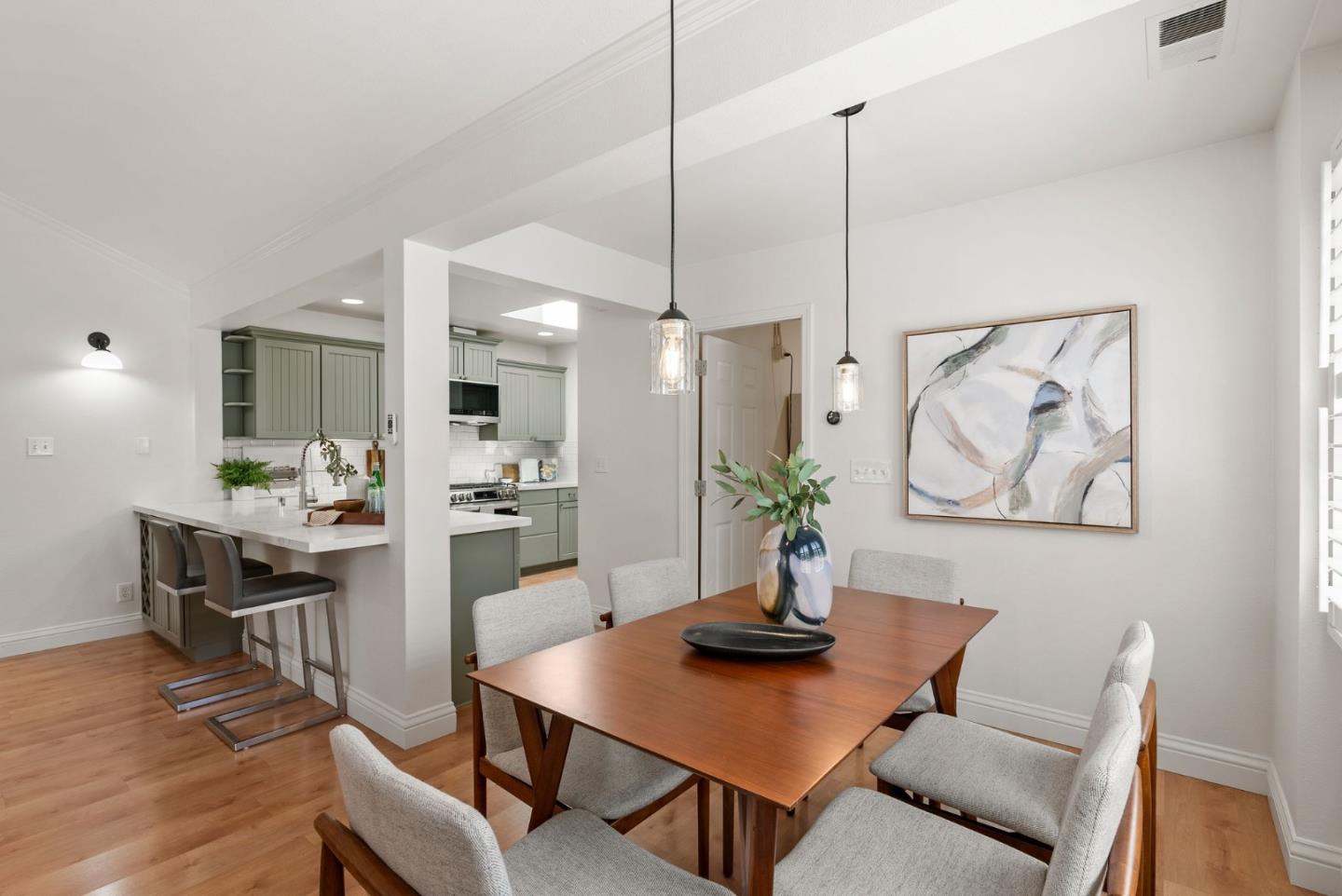 Detail Gallery Image 11 of 26 For 1048 Inverness Dr, San Carlos,  CA 94070 - 3 Beds | 2/1 Baths