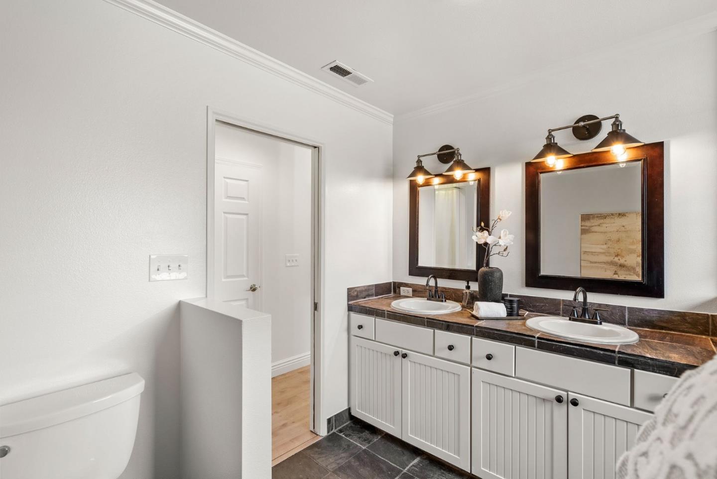 Detail Gallery Image 13 of 26 For 1048 Inverness Dr, San Carlos,  CA 94070 - 3 Beds | 2/1 Baths