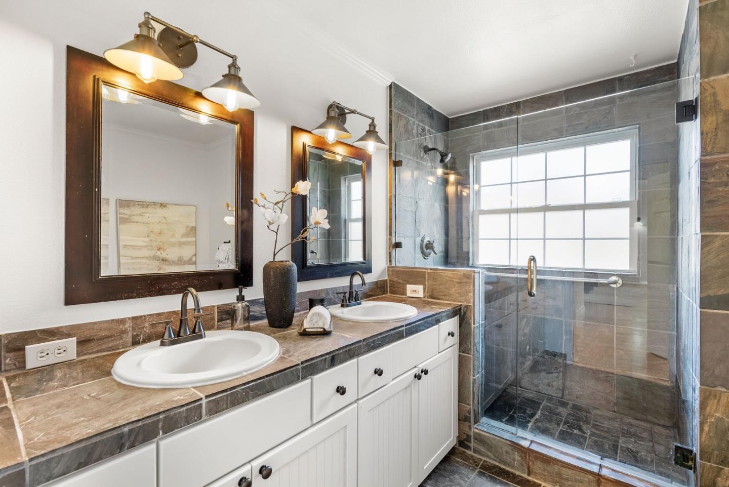 Detail Gallery Image 14 of 26 For 1048 Inverness Dr, San Carlos,  CA 94070 - 3 Beds | 2/1 Baths