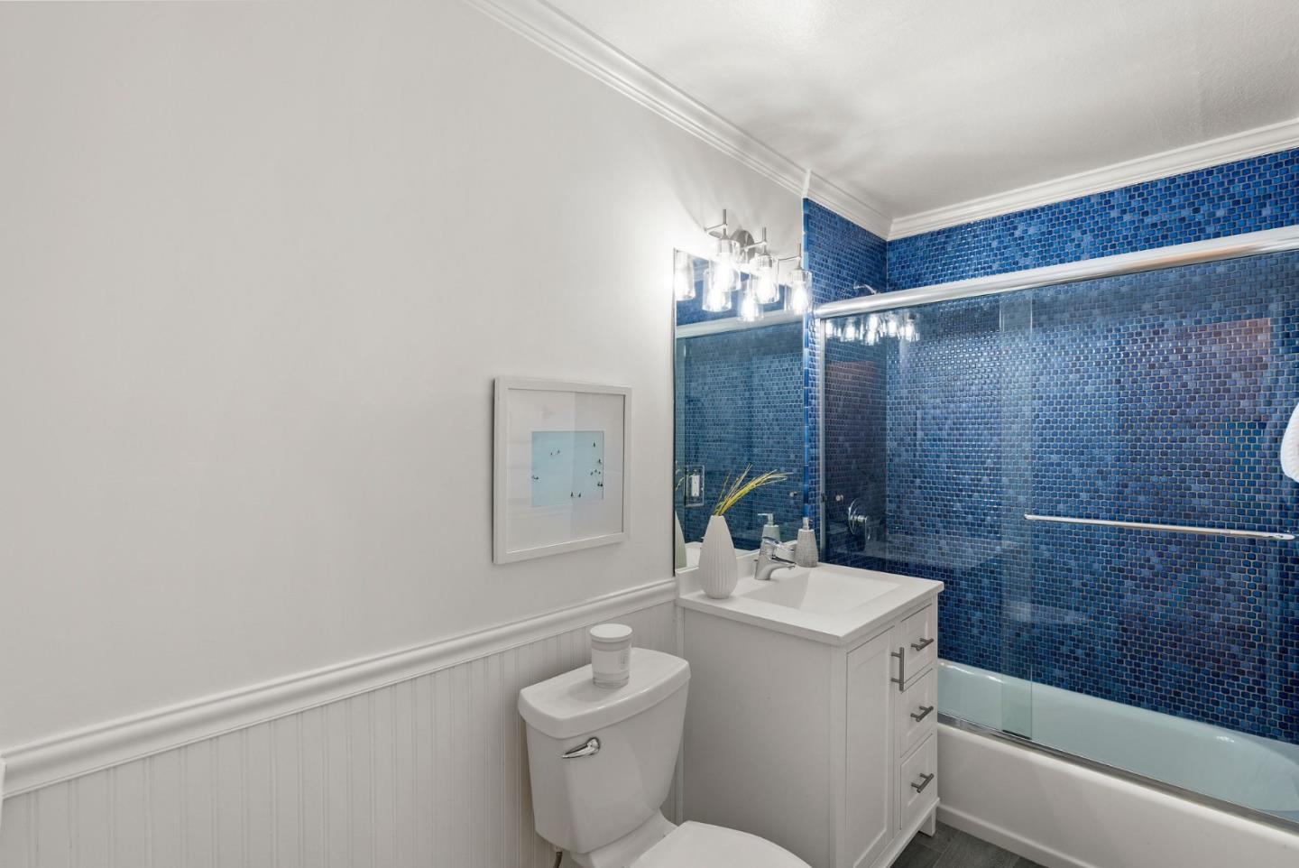 Detail Gallery Image 17 of 26 For 1048 Inverness Dr, San Carlos,  CA 94070 - 3 Beds | 2/1 Baths