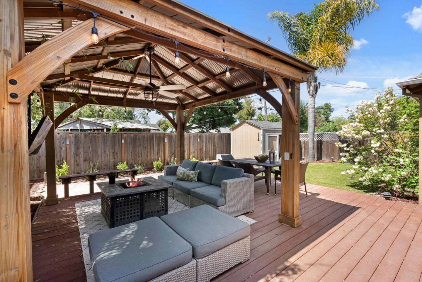 Detail Gallery Image 19 of 26 For 1048 Inverness Dr, San Carlos,  CA 94070 - 3 Beds | 2/1 Baths