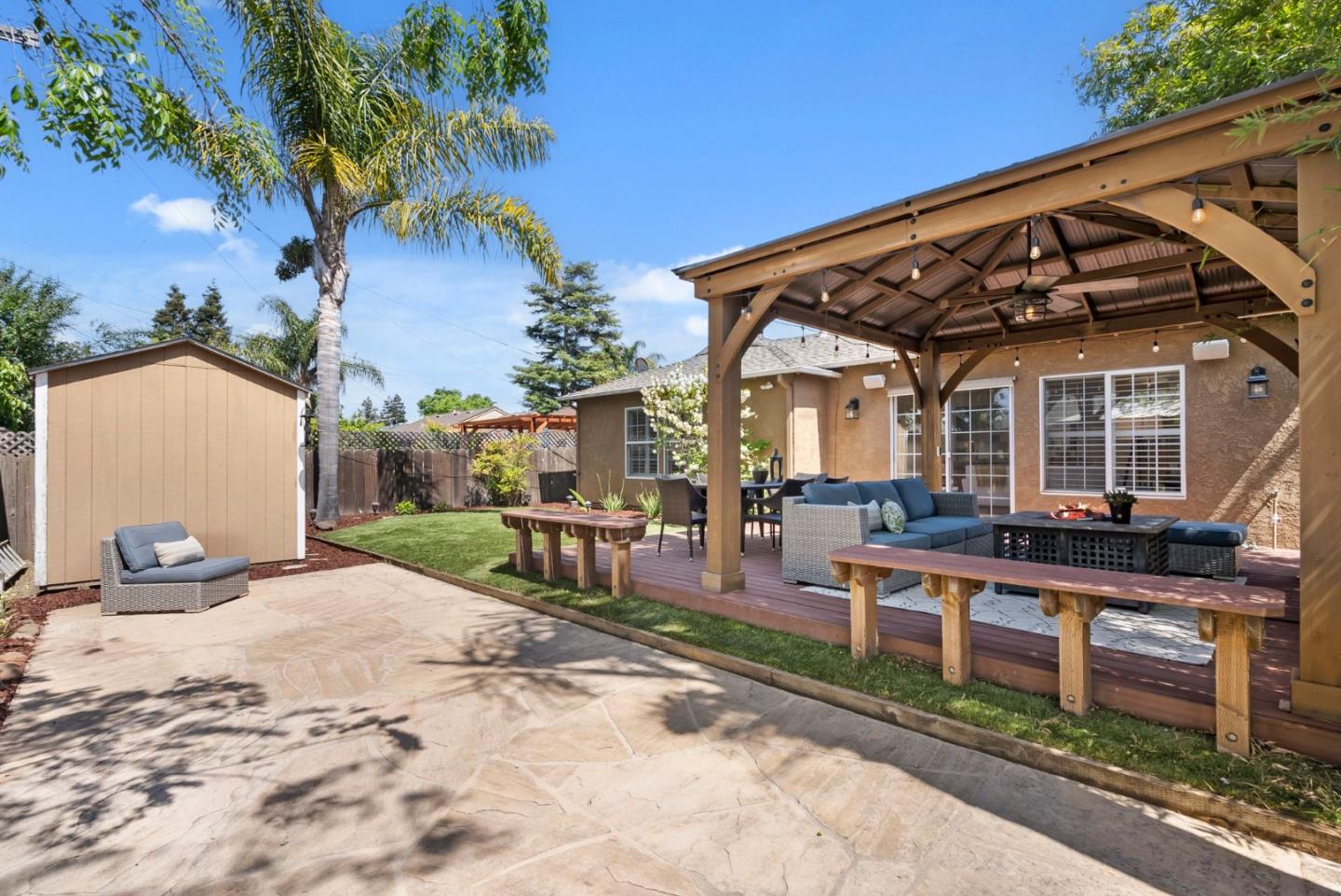 Detail Gallery Image 22 of 26 For 1048 Inverness Dr, San Carlos,  CA 94070 - 3 Beds | 2/1 Baths