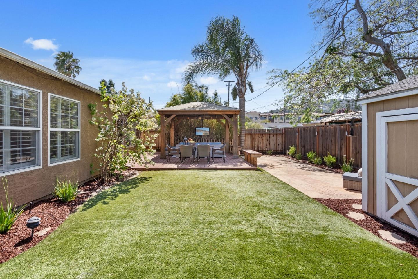 Detail Gallery Image 23 of 26 For 1048 Inverness Dr, San Carlos,  CA 94070 - 3 Beds | 2/1 Baths