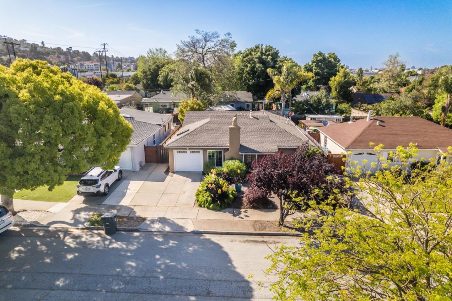 Detail Gallery Image 25 of 26 For 1048 Inverness Dr, San Carlos,  CA 94070 - 3 Beds | 2/1 Baths