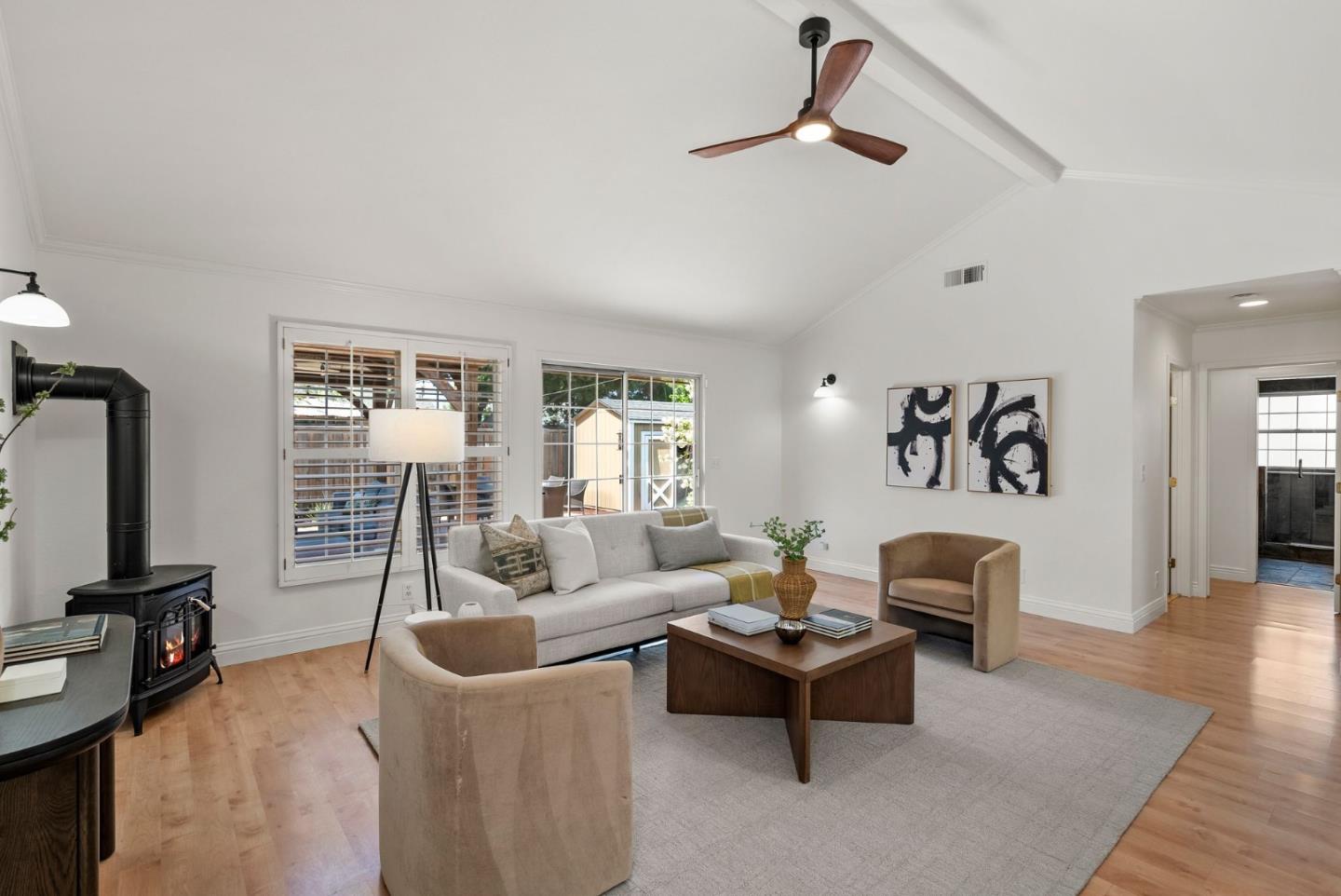 Detail Gallery Image 6 of 26 For 1048 Inverness Dr, San Carlos,  CA 94070 - 3 Beds | 2/1 Baths