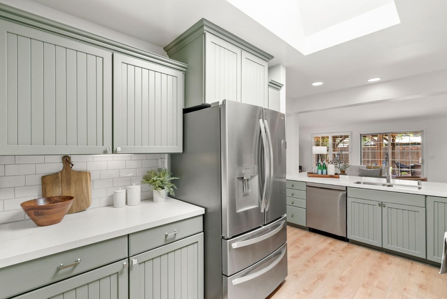 Detail Gallery Image 7 of 26 For 1048 Inverness Dr, San Carlos,  CA 94070 - 3 Beds | 2/1 Baths
