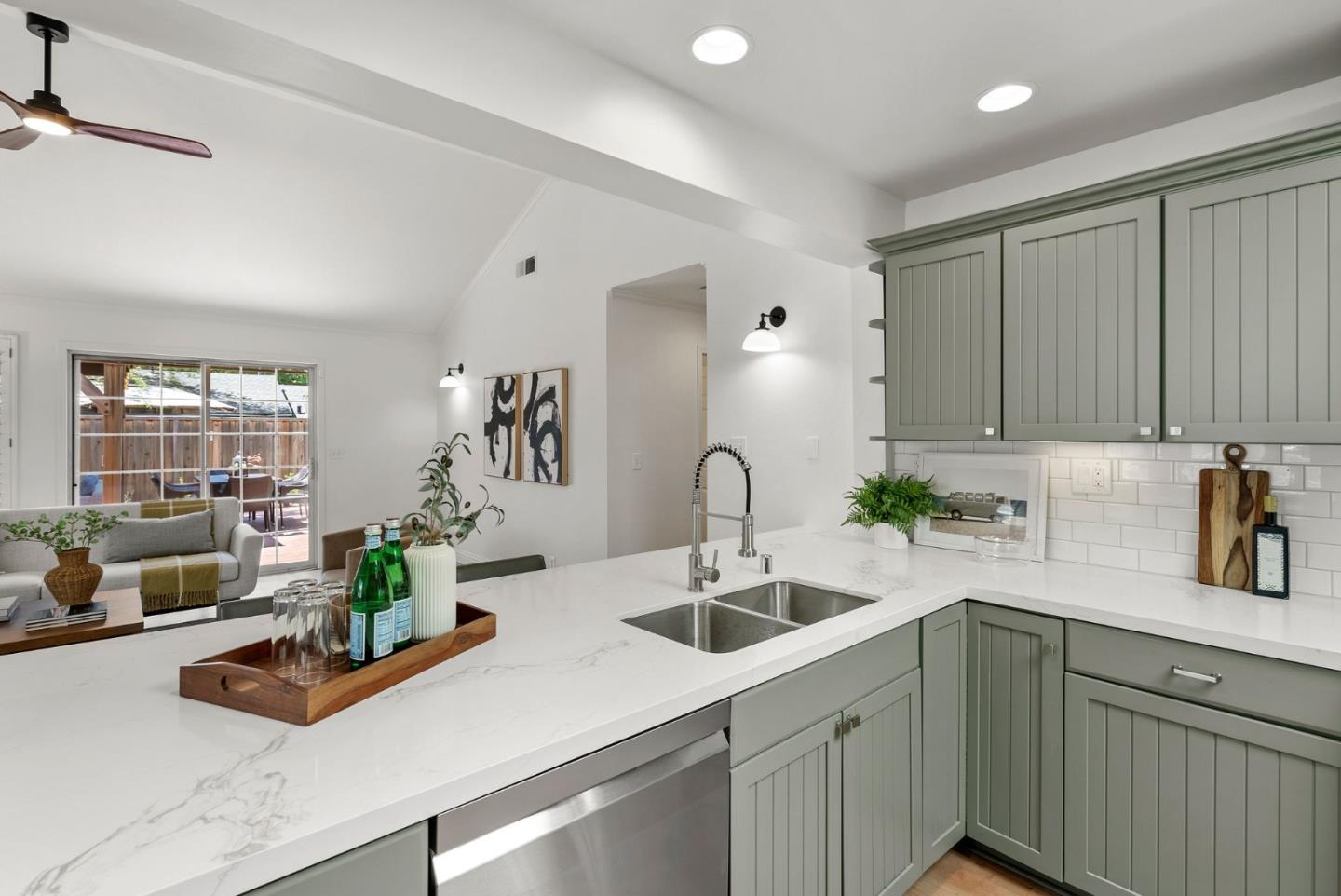 Detail Gallery Image 9 of 26 For 1048 Inverness Dr, San Carlos,  CA 94070 - 3 Beds | 2/1 Baths
