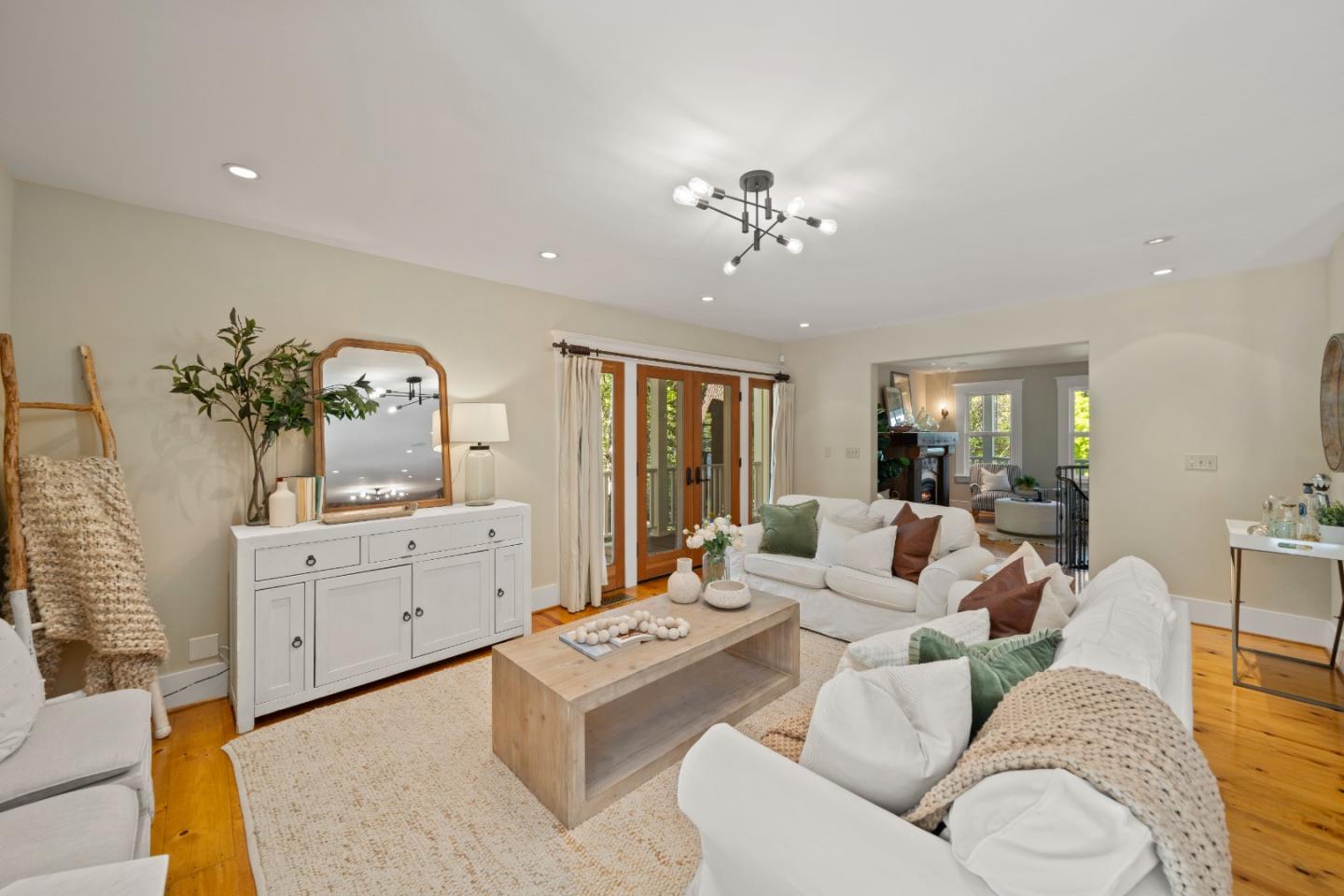Detail Gallery Image 18 of 97 For 1353 Edgewood Rd, Redwood City,  CA 94062 - 3 Beds | 3/1 Baths