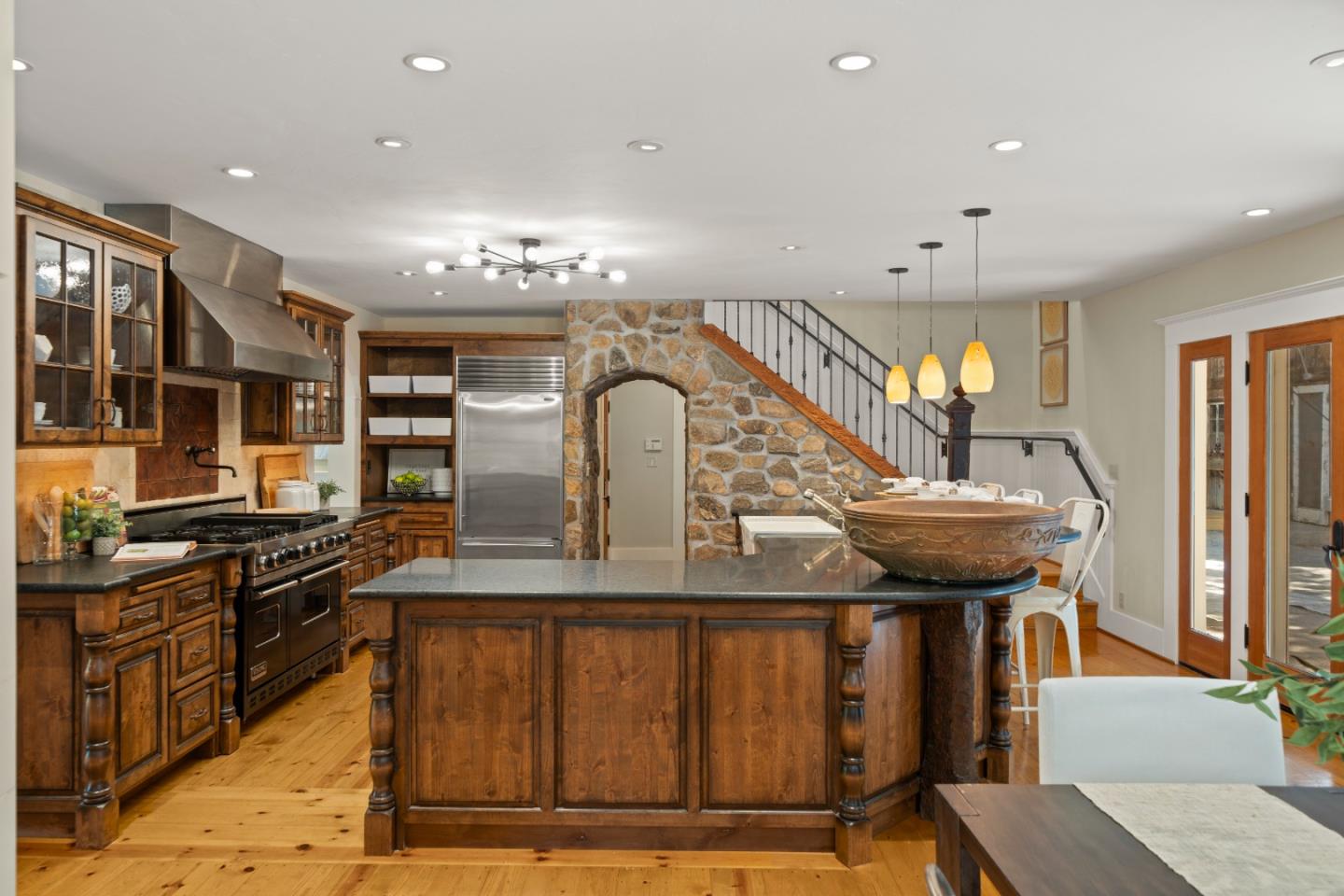 Detail Gallery Image 22 of 97 For 1353 Edgewood Rd, Redwood City,  CA 94062 - 3 Beds | 3/1 Baths
