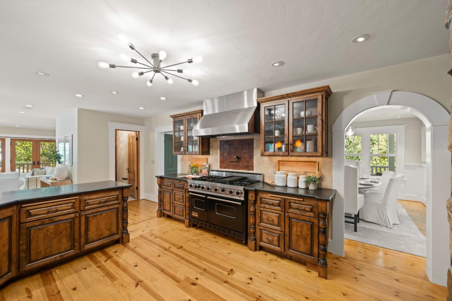 Detail Gallery Image 24 of 97 For 1353 Edgewood Rd, Redwood City,  CA 94062 - 3 Beds | 3/1 Baths