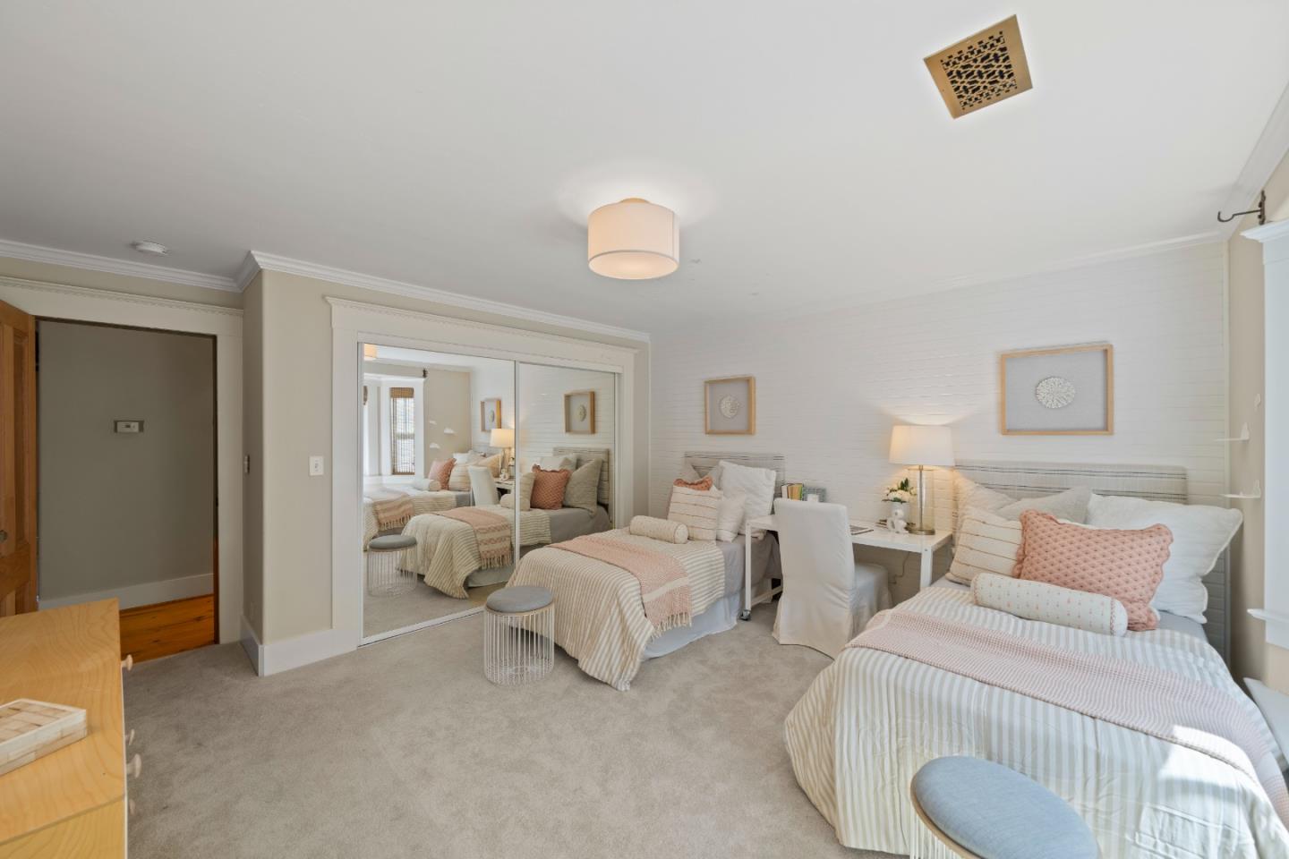 Detail Gallery Image 44 of 97 For 1353 Edgewood Rd, Redwood City,  CA 94062 - 3 Beds | 3/1 Baths