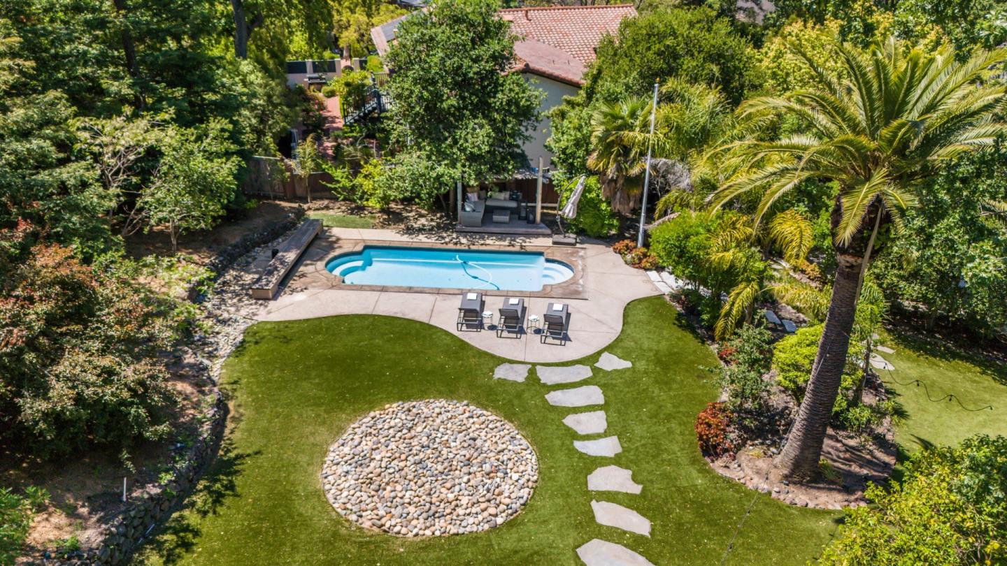 Detail Gallery Image 54 of 97 For 1353 Edgewood Rd, Redwood City,  CA 94062 - 3 Beds | 3/1 Baths