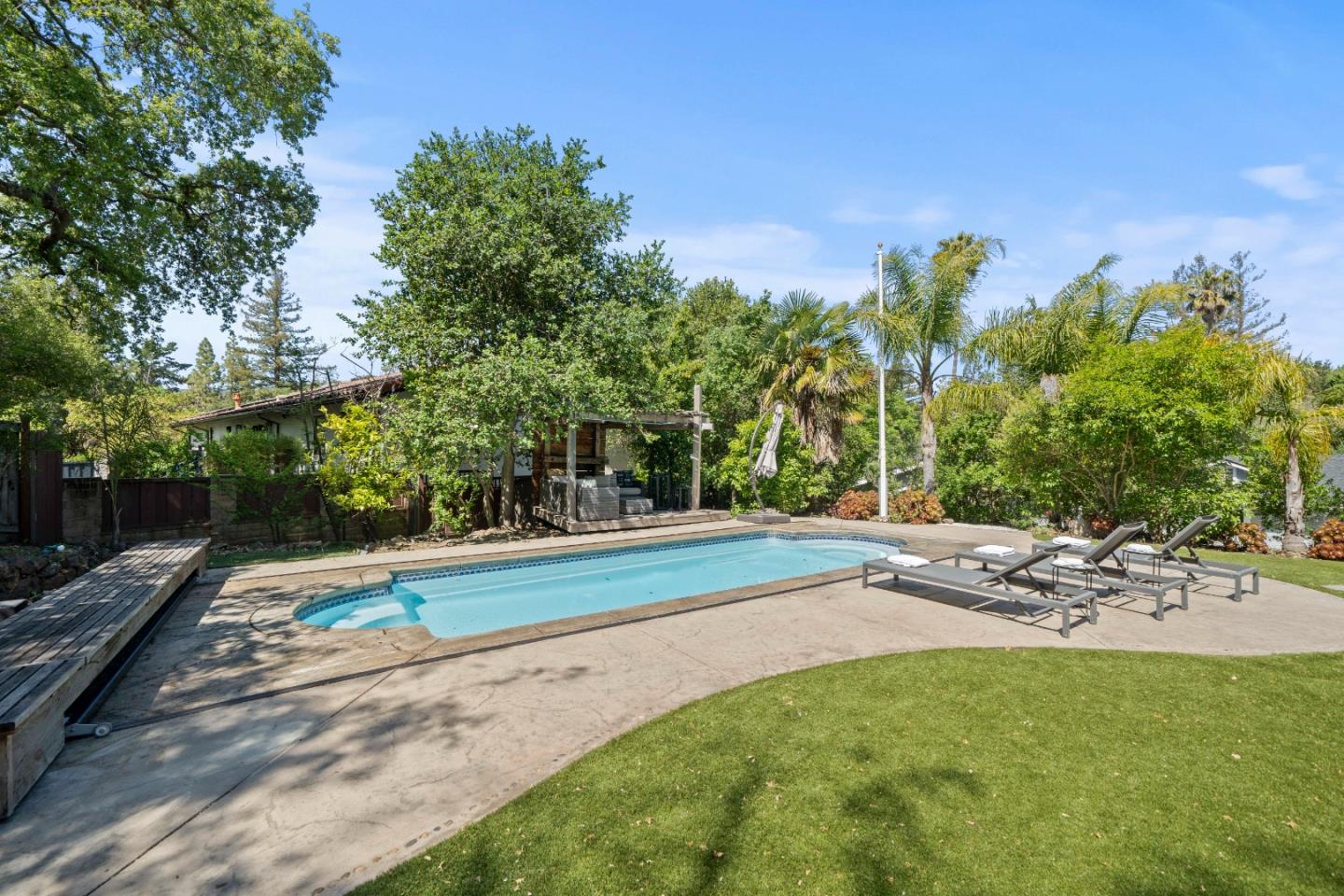 Detail Gallery Image 57 of 97 For 1353 Edgewood Rd, Redwood City,  CA 94062 - 3 Beds | 3/1 Baths
