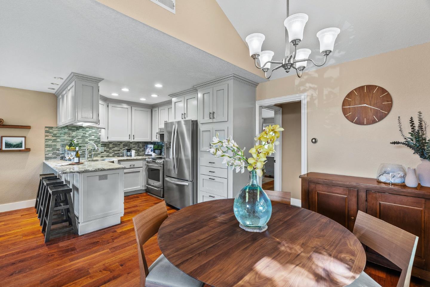 Detail Gallery Image 3 of 37 For 21 Horseshoe Ct, Scotts Valley,  CA 95066 - 2 Beds | 2 Baths