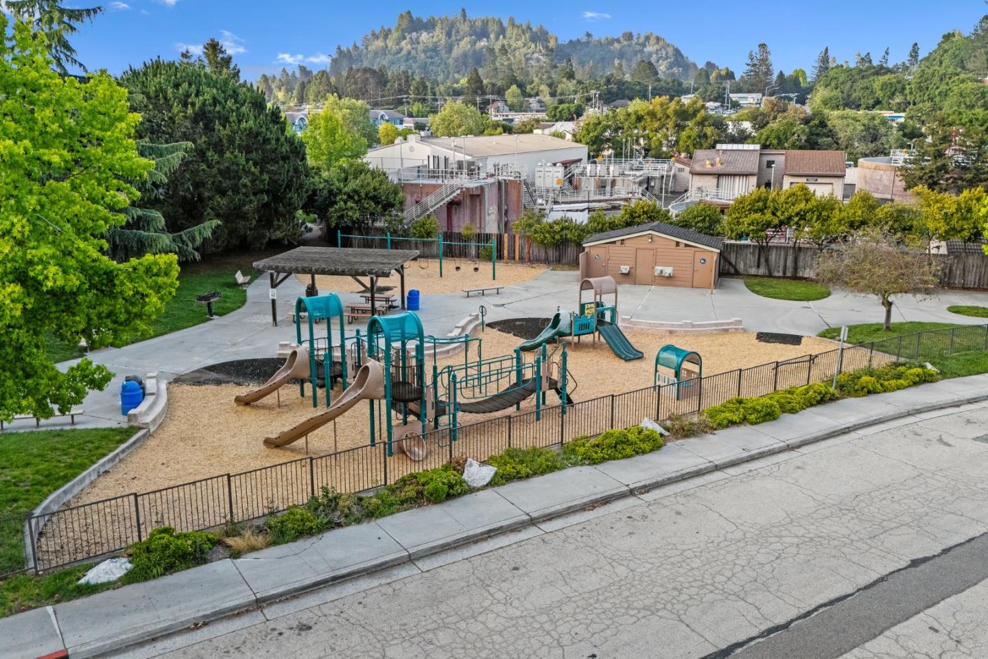 Detail Gallery Image 32 of 37 For 21 Horseshoe Ct, Scotts Valley,  CA 95066 - 2 Beds | 2 Baths