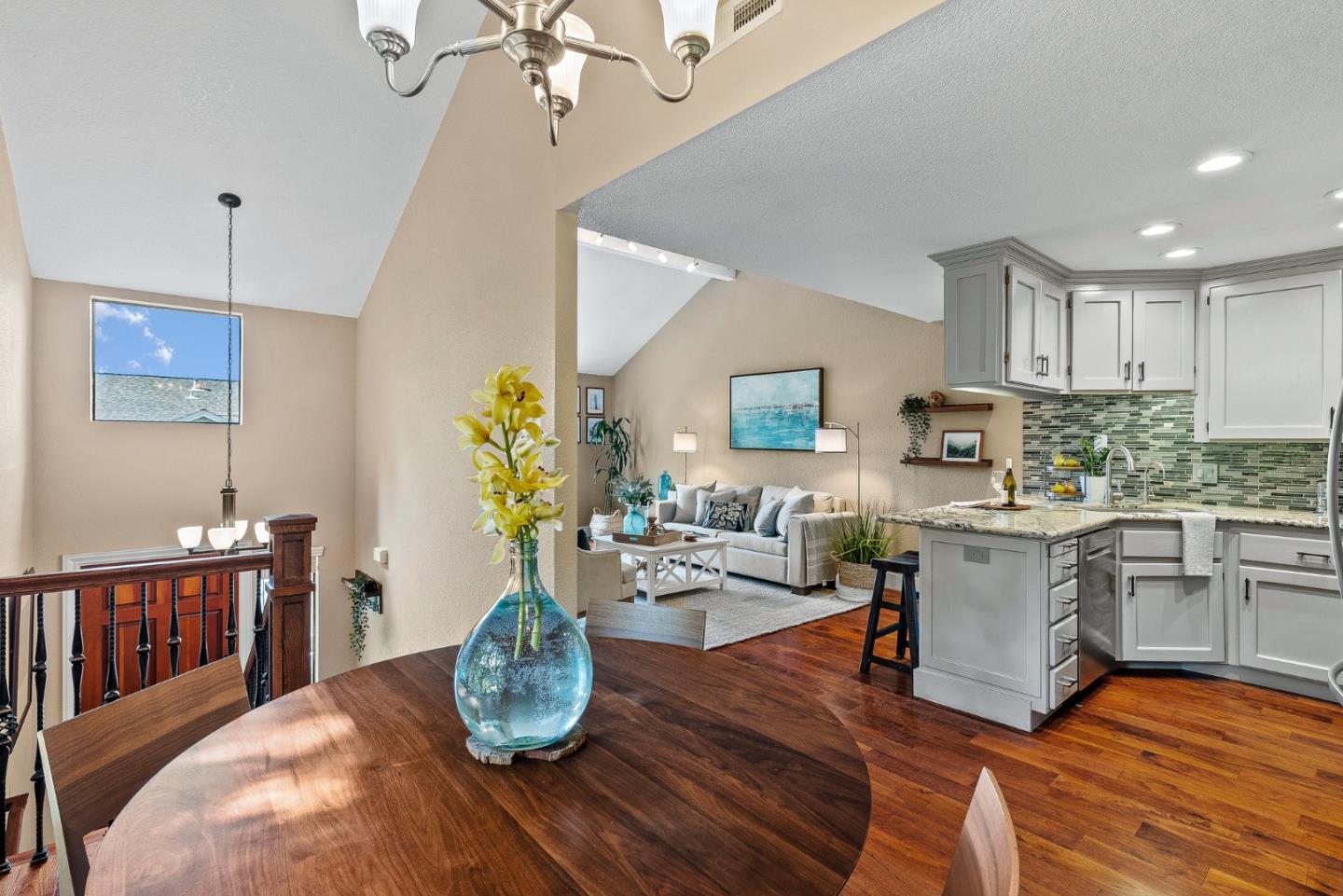 Detail Gallery Image 5 of 37 For 21 Horseshoe Ct, Scotts Valley,  CA 95066 - 2 Beds | 2 Baths