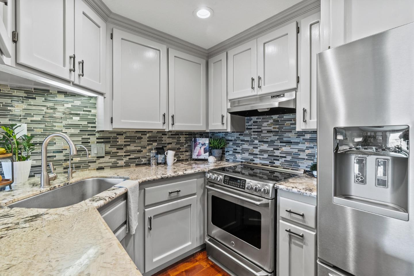Detail Gallery Image 8 of 37 For 21 Horseshoe Ct, Scotts Valley,  CA 95066 - 2 Beds | 2 Baths