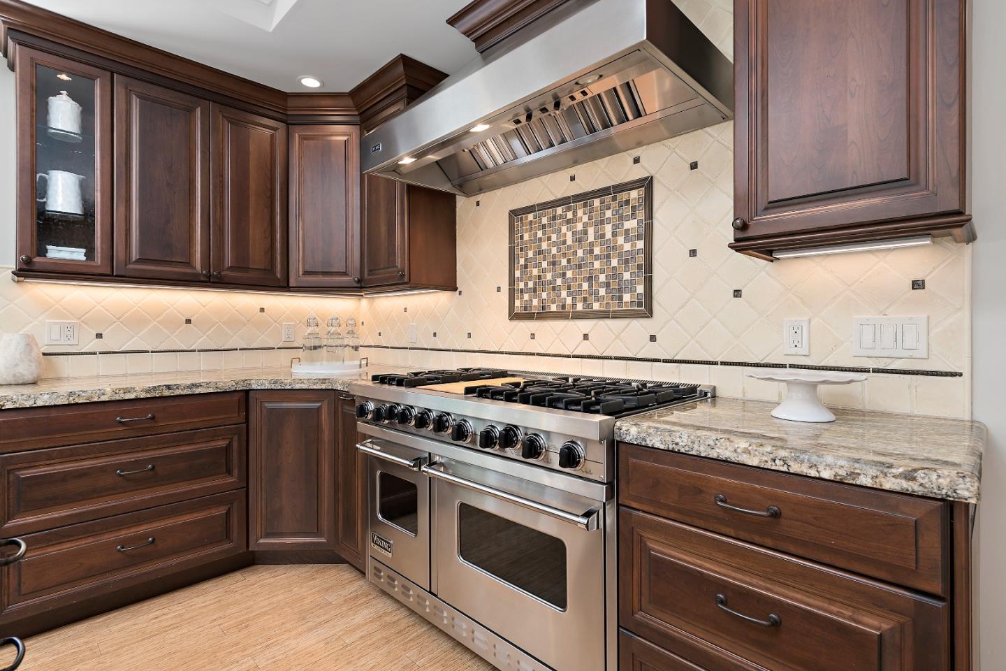 Detail Gallery Image 15 of 37 For 60 Vasilakos Way, Menlo Park,  CA 94025 - 4 Beds | 2/1 Baths