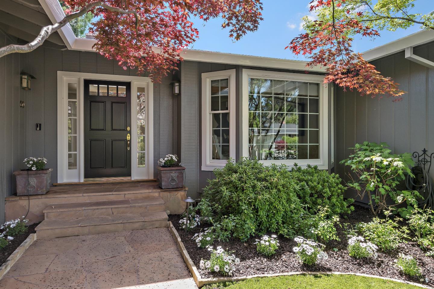 Detail Gallery Image 3 of 37 For 60 Vasilakos Way, Menlo Park,  CA 94025 - 4 Beds | 2/1 Baths