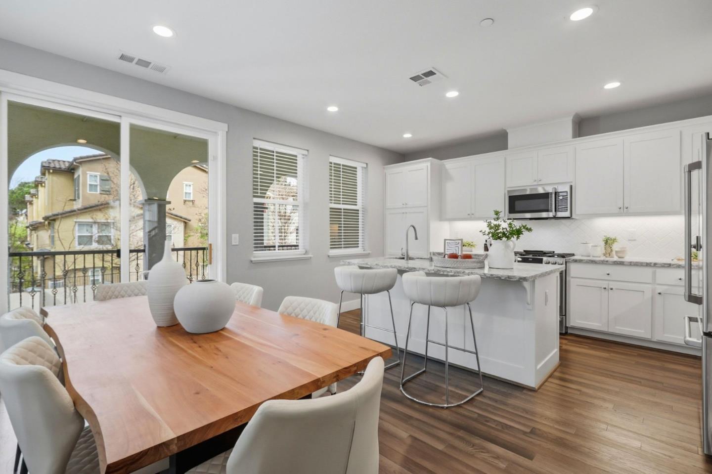 Detail Gallery Image 10 of 31 For 506 Sardinia Ter, Sunnyvale,  CA 94089 - 3 Beds | 3/1 Baths