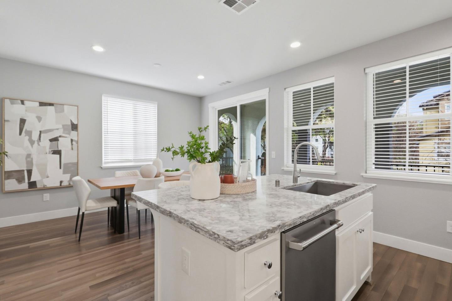 Detail Gallery Image 11 of 31 For 506 Sardinia Ter, Sunnyvale,  CA 94089 - 3 Beds | 3/1 Baths