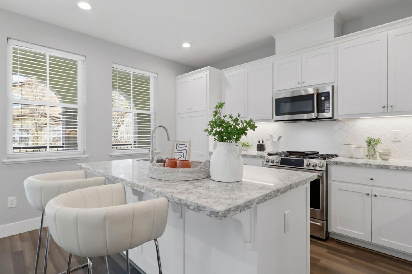 Detail Gallery Image 12 of 31 For 506 Sardinia Ter, Sunnyvale,  CA 94089 - 3 Beds | 3/1 Baths