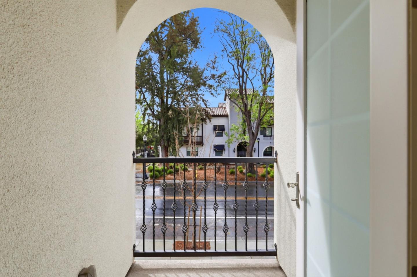 Detail Gallery Image 6 of 31 For 506 Sardinia Ter, Sunnyvale,  CA 94089 - 3 Beds | 3/1 Baths