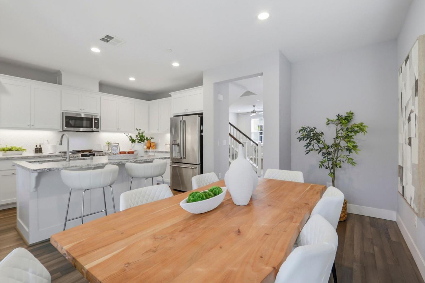 Detail Gallery Image 9 of 31 For 506 Sardinia Ter, Sunnyvale,  CA 94089 - 3 Beds | 3/1 Baths