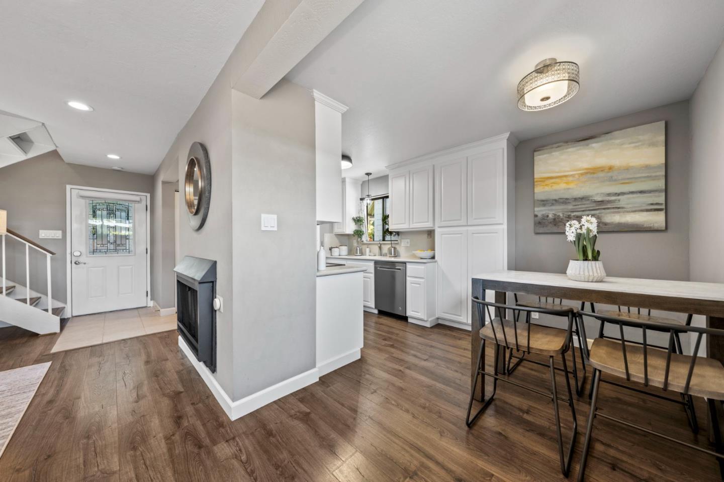 Detail Gallery Image 10 of 66 For 2518 W Middlefield Rd, Mountain View,  CA 94043 - 2 Beds | 1/1 Baths
