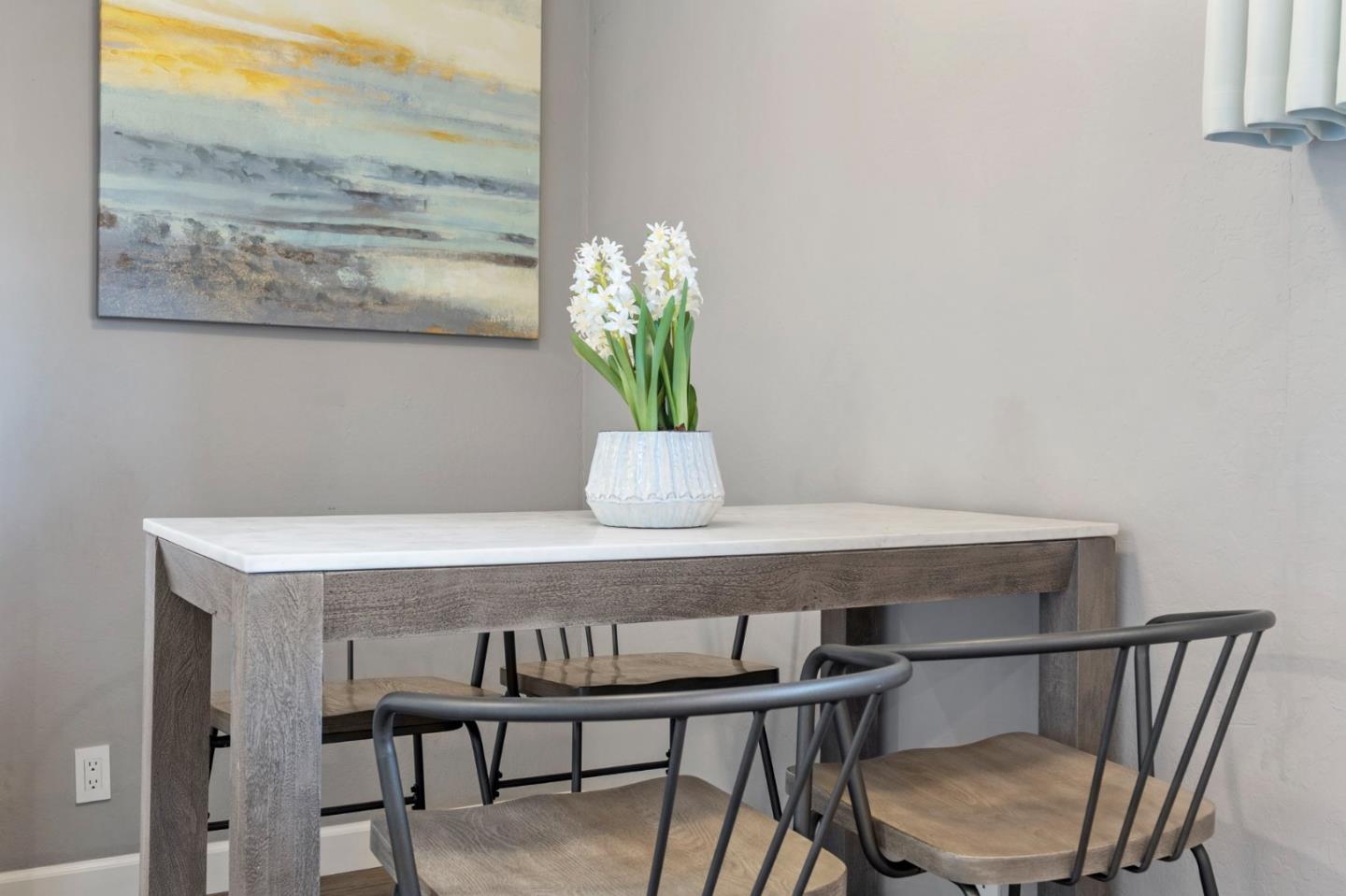 Detail Gallery Image 11 of 66 For 2518 W Middlefield Rd, Mountain View,  CA 94043 - 2 Beds | 1/1 Baths