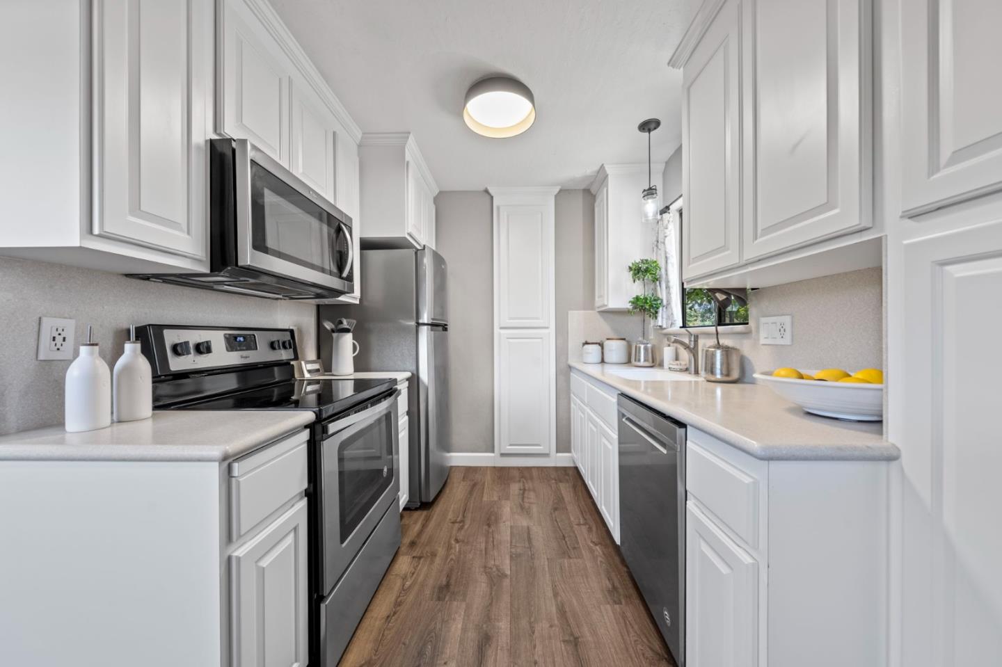 Detail Gallery Image 12 of 66 For 2518 W Middlefield Rd, Mountain View,  CA 94043 - 2 Beds | 1/1 Baths