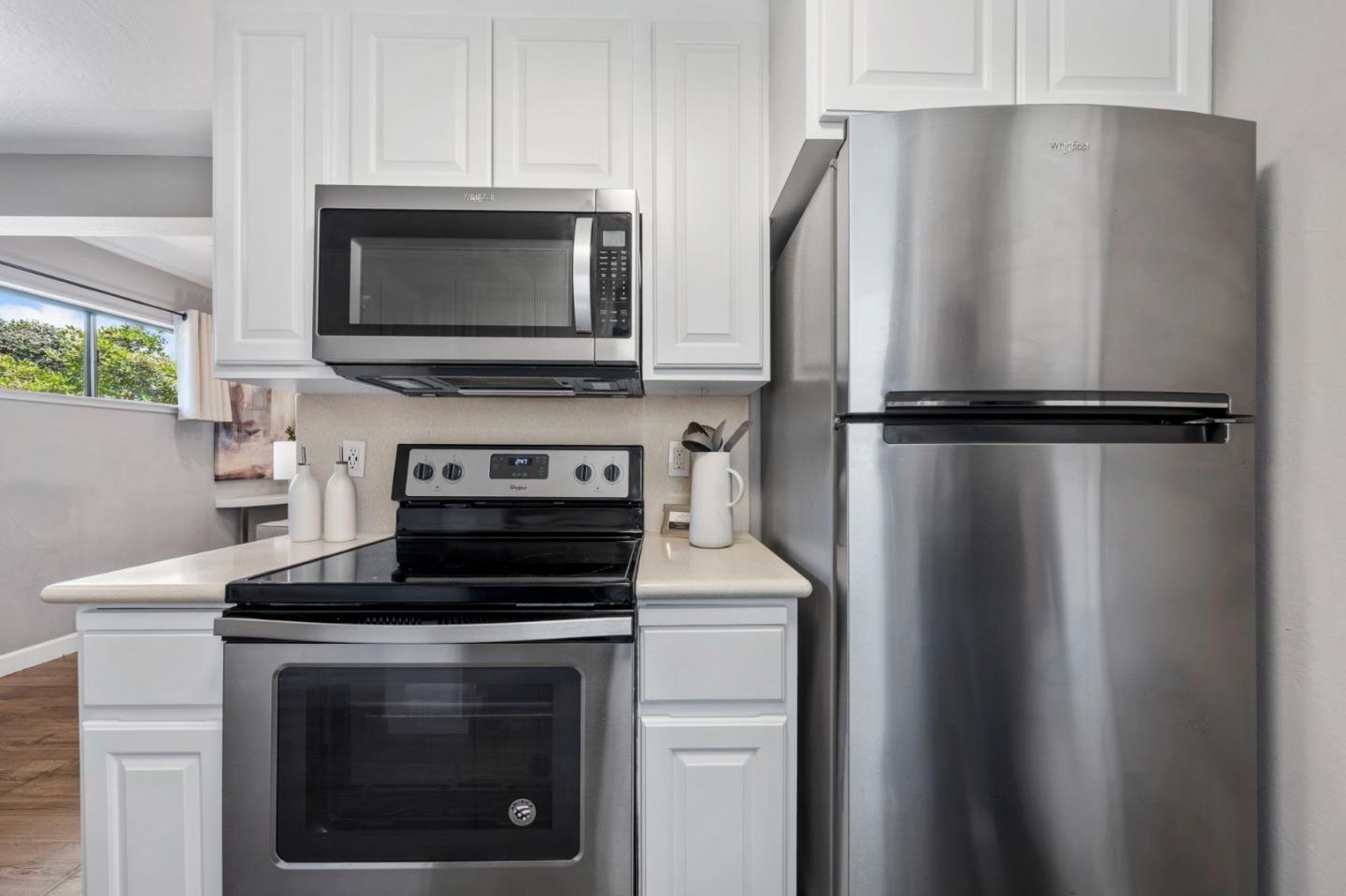 Detail Gallery Image 16 of 66 For 2518 W Middlefield Rd, Mountain View,  CA 94043 - 2 Beds | 1/1 Baths