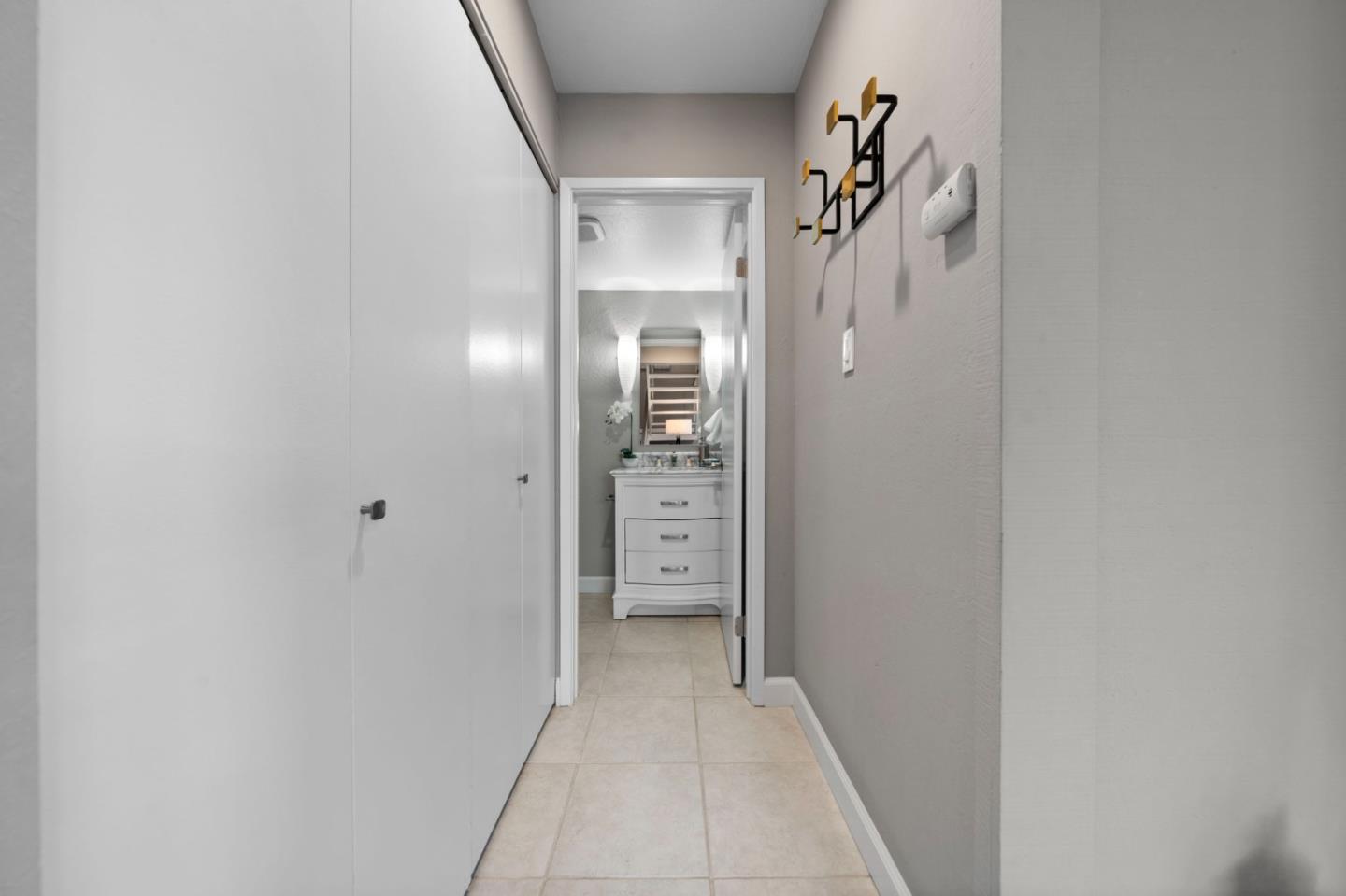 Detail Gallery Image 19 of 66 For 2518 W Middlefield Rd, Mountain View,  CA 94043 - 2 Beds | 1/1 Baths