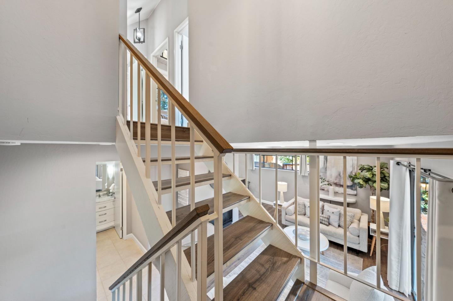 Detail Gallery Image 20 of 66 For 2518 W Middlefield Rd, Mountain View,  CA 94043 - 2 Beds | 1/1 Baths