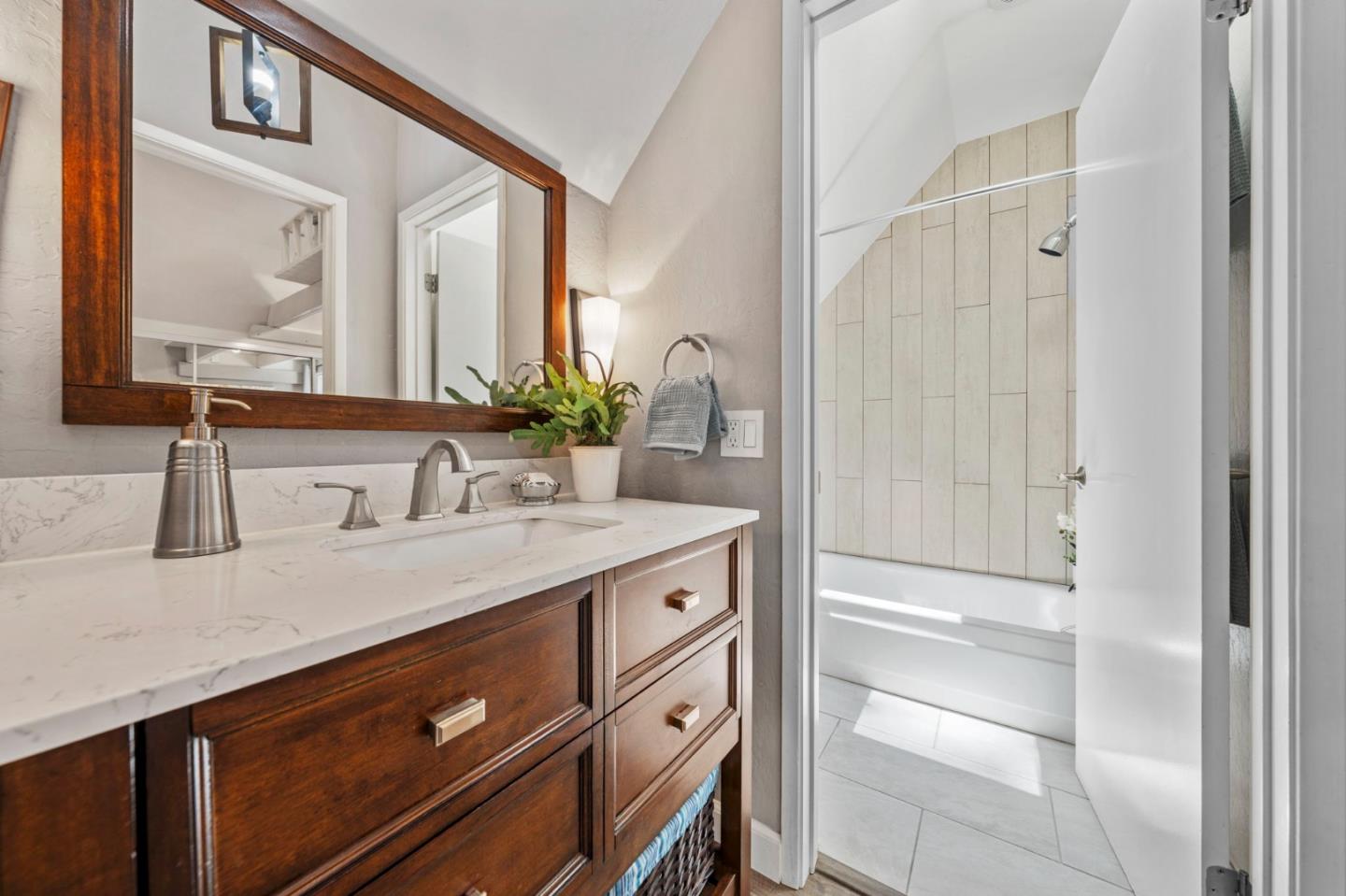 Detail Gallery Image 28 of 66 For 2518 W Middlefield Rd, Mountain View,  CA 94043 - 2 Beds | 1/1 Baths