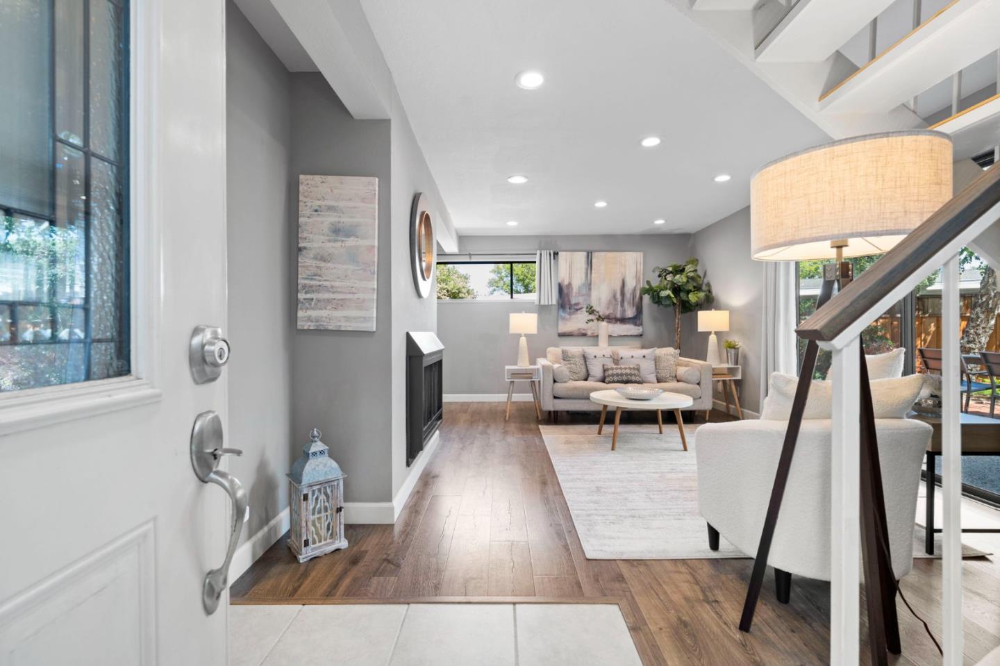 Detail Gallery Image 3 of 66 For 2518 W Middlefield Rd, Mountain View,  CA 94043 - 2 Beds | 1/1 Baths