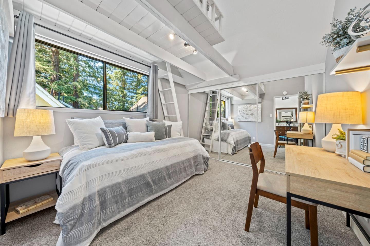 Detail Gallery Image 31 of 66 For 2518 W Middlefield Rd, Mountain View,  CA 94043 - 2 Beds | 1/1 Baths