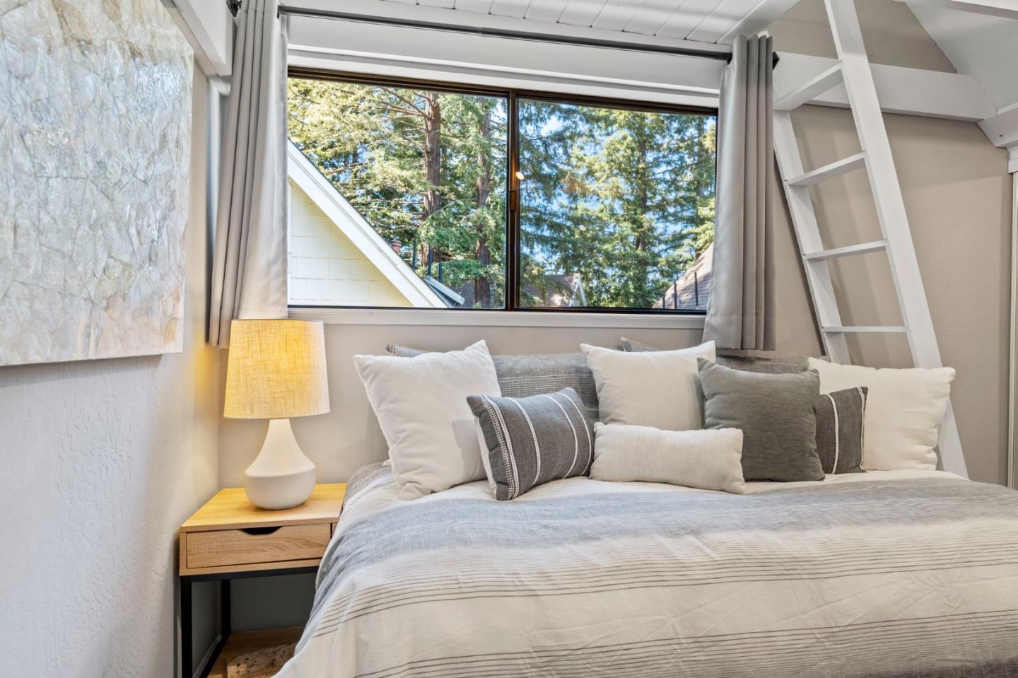 Detail Gallery Image 32 of 66 For 2518 W Middlefield Rd, Mountain View,  CA 94043 - 2 Beds | 1/1 Baths