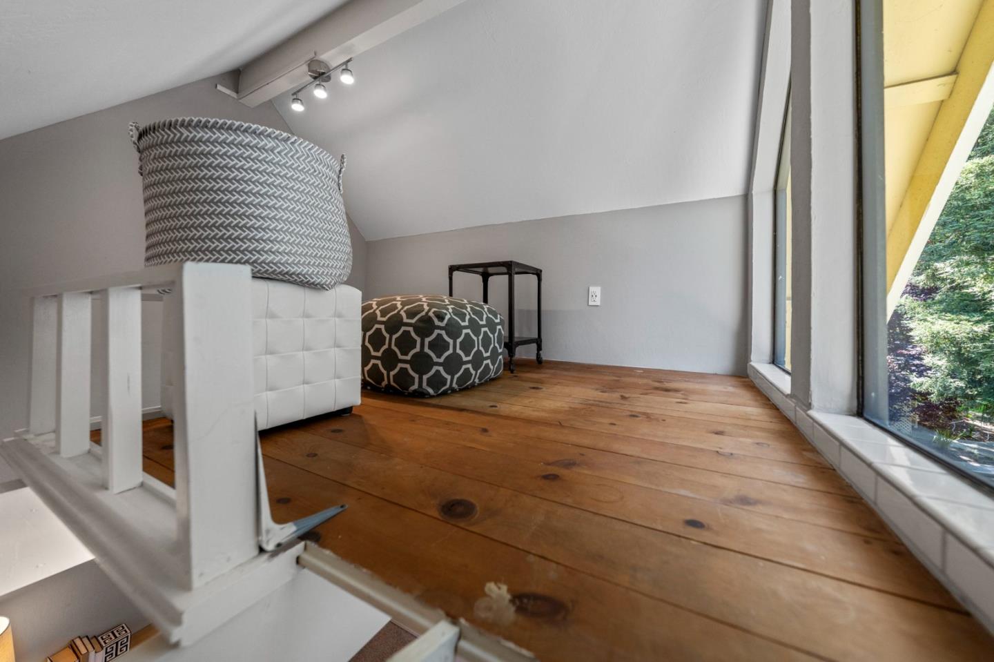 Detail Gallery Image 35 of 66 For 2518 W Middlefield Rd, Mountain View,  CA 94043 - 2 Beds | 1/1 Baths