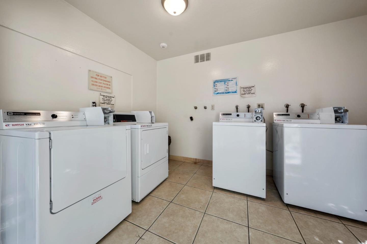 Detail Gallery Image 36 of 66 For 2518 W Middlefield Rd, Mountain View,  CA 94043 - 2 Beds | 1/1 Baths