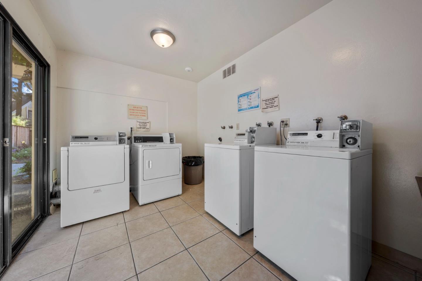 Detail Gallery Image 37 of 66 For 2518 W Middlefield Rd, Mountain View,  CA 94043 - 2 Beds | 1/1 Baths