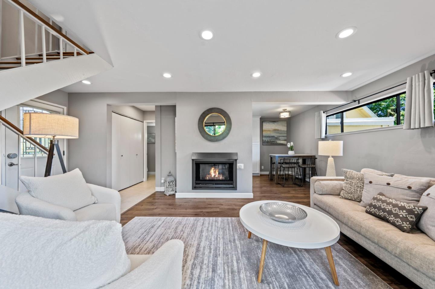 Detail Gallery Image 4 of 66 For 2518 W Middlefield Rd, Mountain View,  CA 94043 - 2 Beds | 1/1 Baths