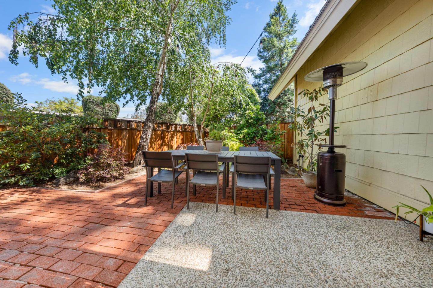 Detail Gallery Image 40 of 66 For 2518 W Middlefield Rd, Mountain View,  CA 94043 - 2 Beds | 1/1 Baths