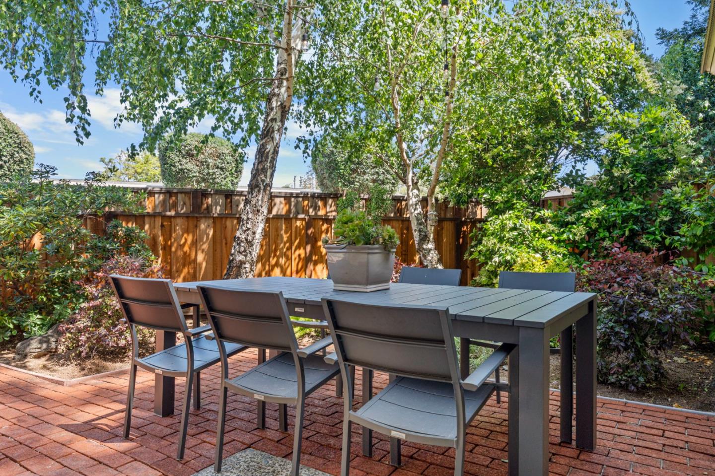 Detail Gallery Image 41 of 66 For 2518 W Middlefield Rd, Mountain View,  CA 94043 - 2 Beds | 1/1 Baths