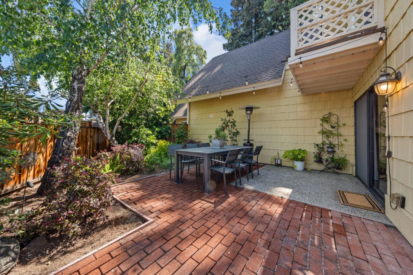 Detail Gallery Image 43 of 66 For 2518 W Middlefield Rd, Mountain View,  CA 94043 - 2 Beds | 1/1 Baths