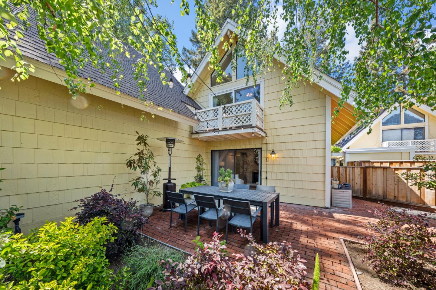 Detail Gallery Image 44 of 66 For 2518 W Middlefield Rd, Mountain View,  CA 94043 - 2 Beds | 1/1 Baths