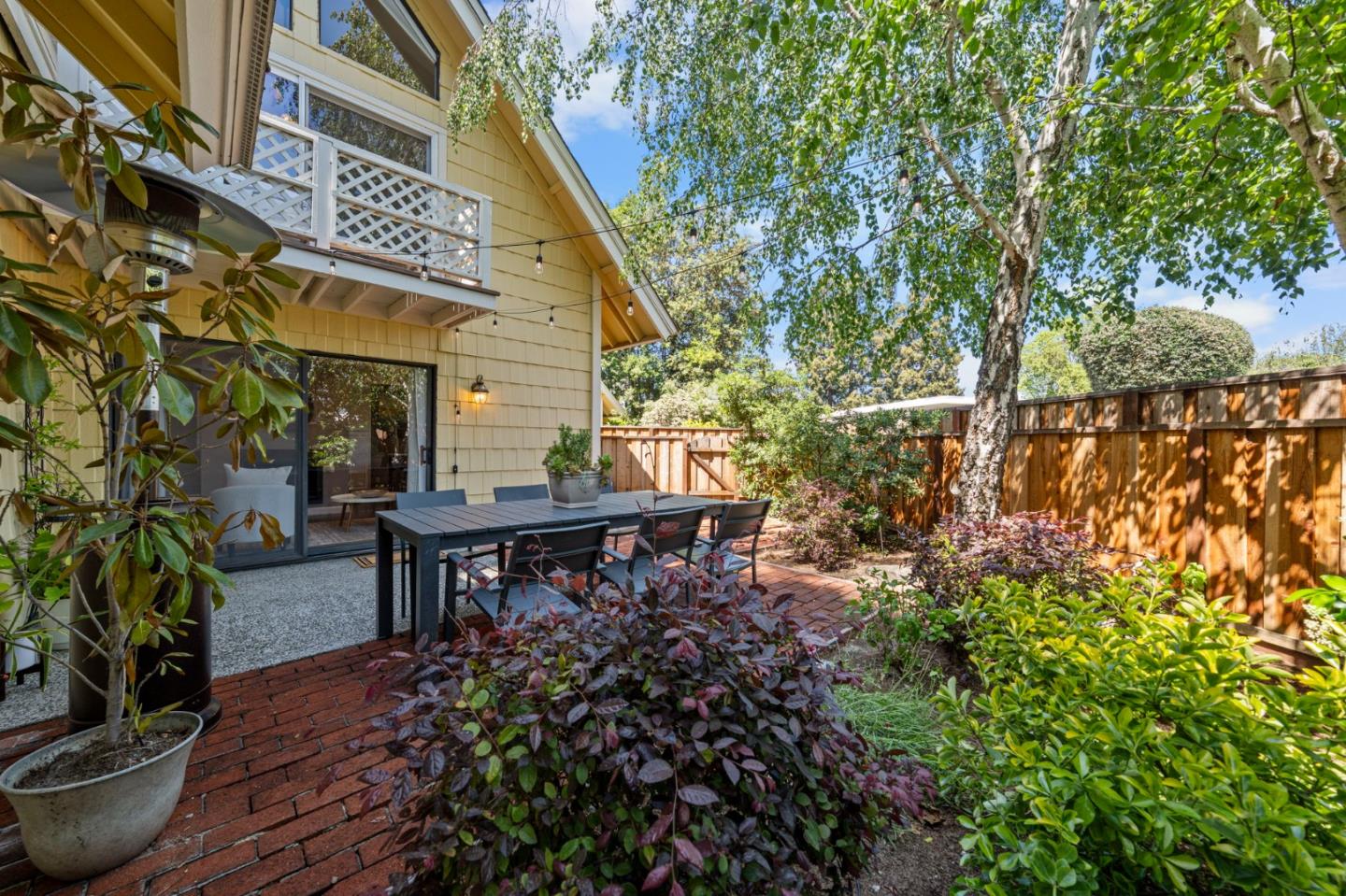 Detail Gallery Image 45 of 66 For 2518 W Middlefield Rd, Mountain View,  CA 94043 - 2 Beds | 1/1 Baths