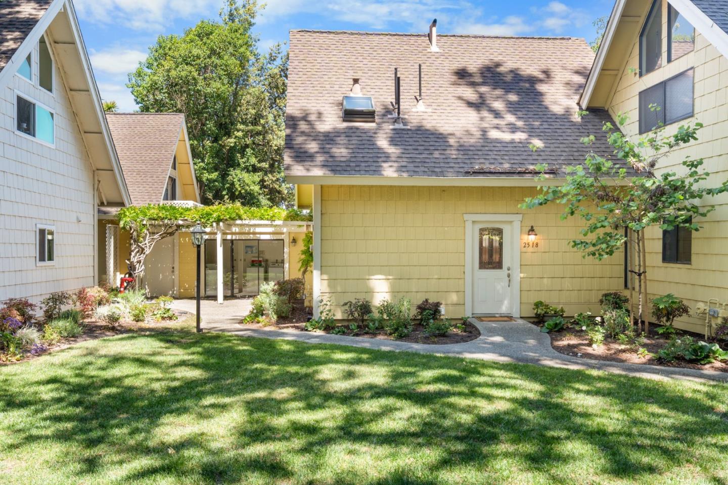 Detail Gallery Image 46 of 66 For 2518 W Middlefield Rd, Mountain View,  CA 94043 - 2 Beds | 1/1 Baths
