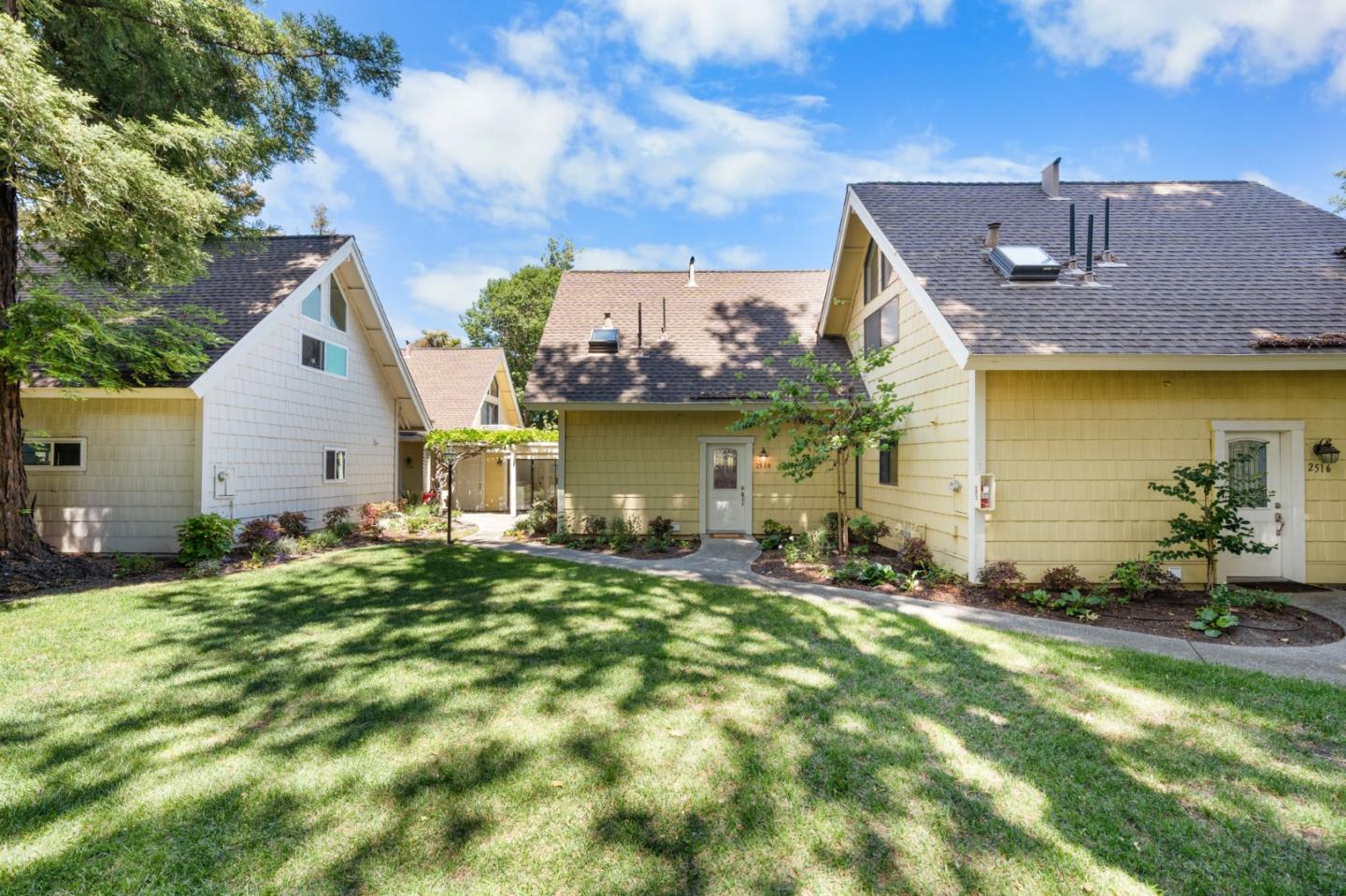 Detail Gallery Image 49 of 66 For 2518 W Middlefield Rd, Mountain View,  CA 94043 - 2 Beds | 1/1 Baths